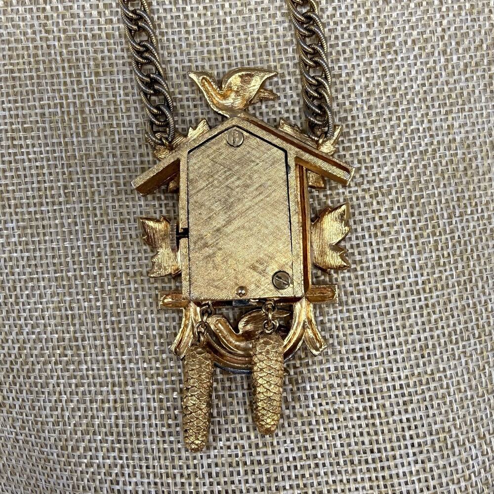 1960s Crown Trifari Gold Plate Cuckoo Clock Watch Necklace - Picture 10 of 16